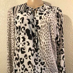 CAbi Round neck lace Women Sz XS Blouse Long Sleeve Animal print Black/White C1